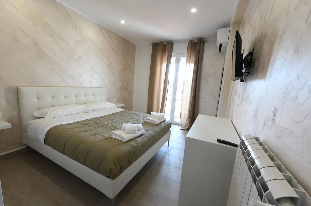 Air-conditioned double bedroom at Grecale apartment