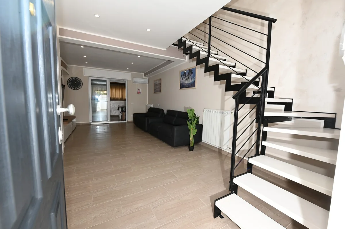 Split-level living room at Levante apartment
